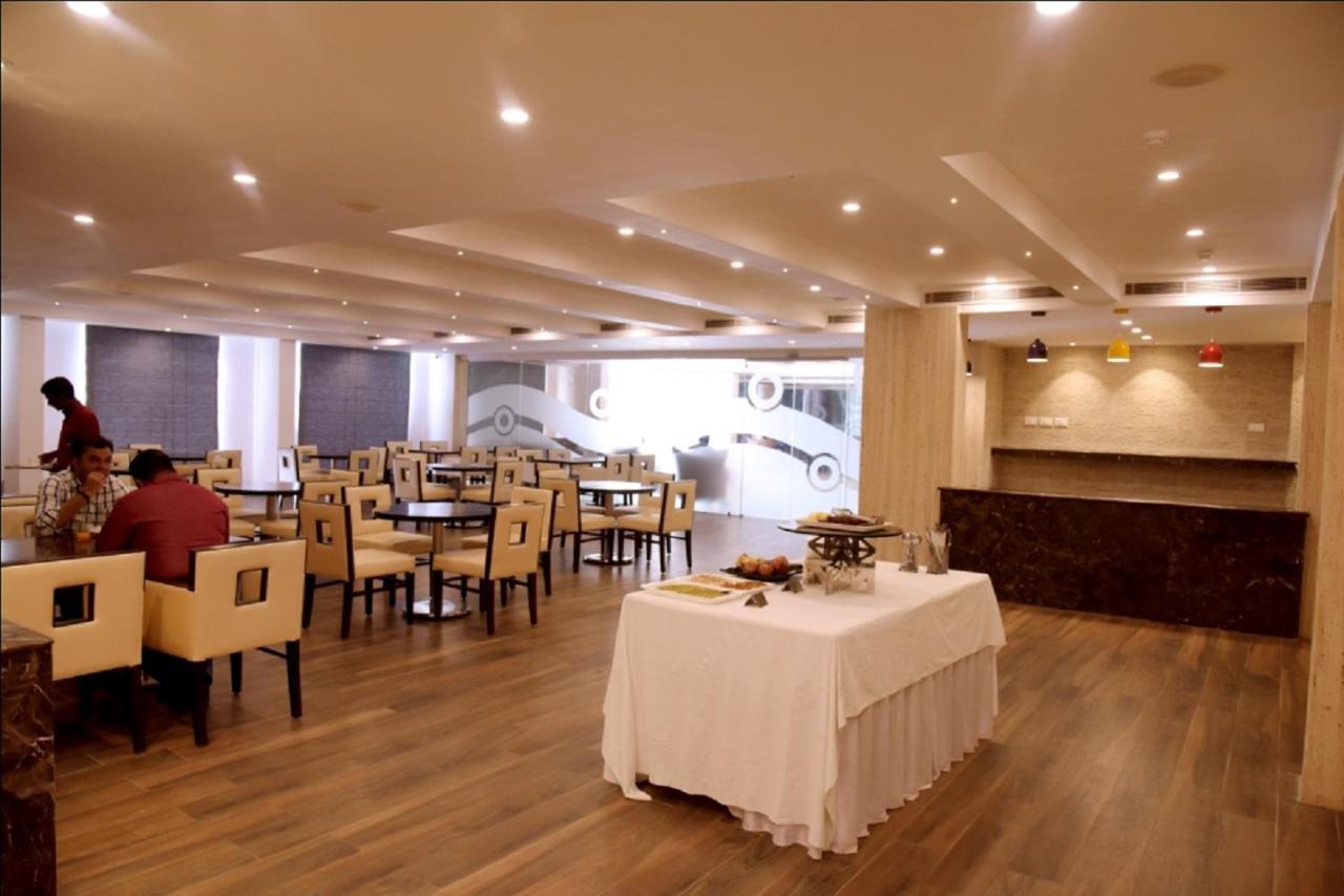 Hotel Krishna Palace, Ayodhya Zewnętrze zdjęcie