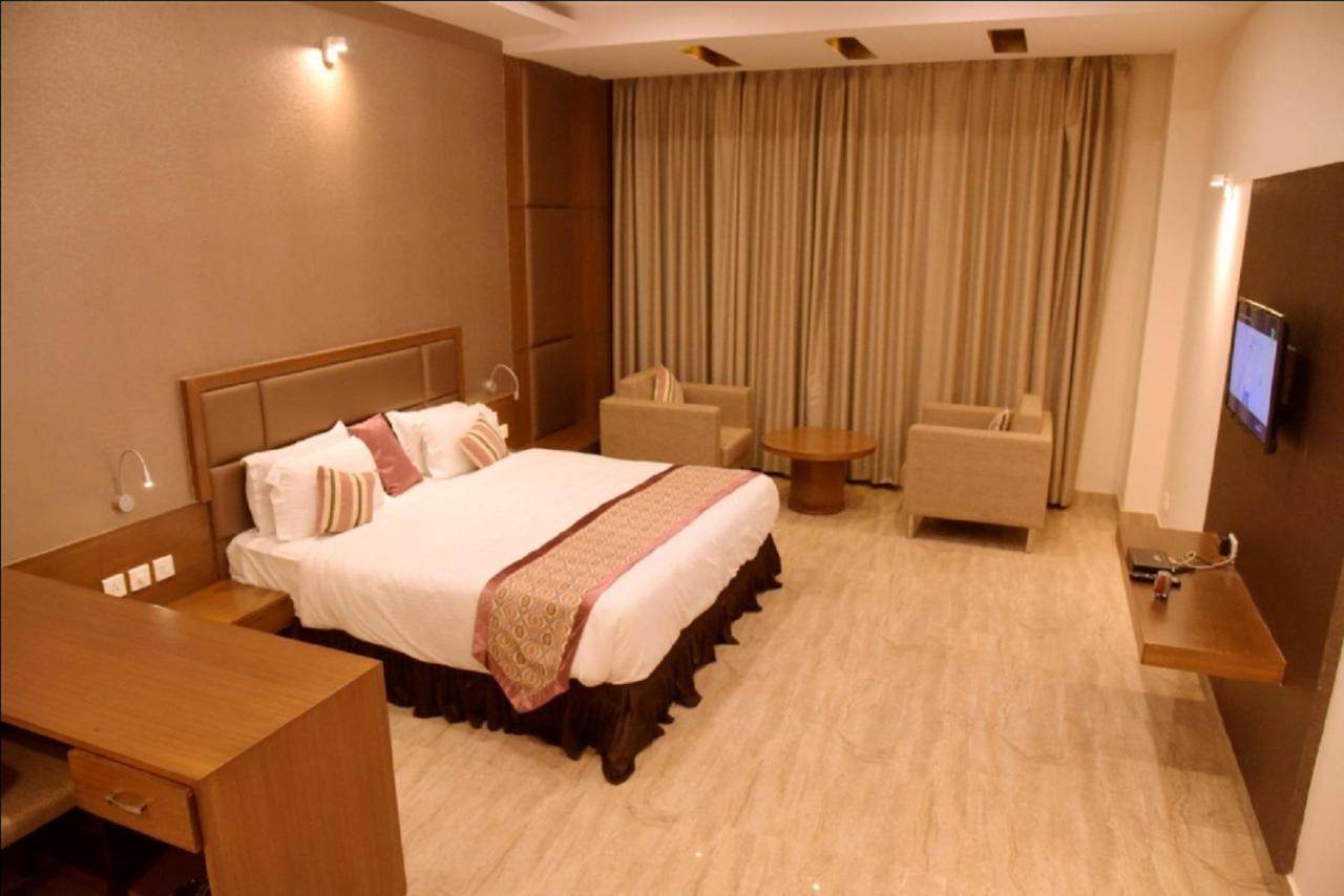 Hotel Krishna Palace, Ayodhya Zewnętrze zdjęcie