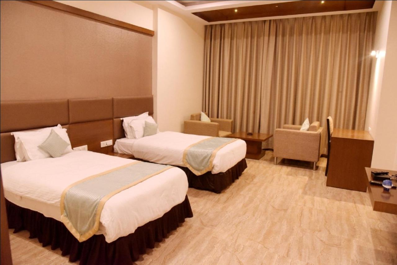 Hotel Krishna Palace, Ayodhya Zewnętrze zdjęcie
