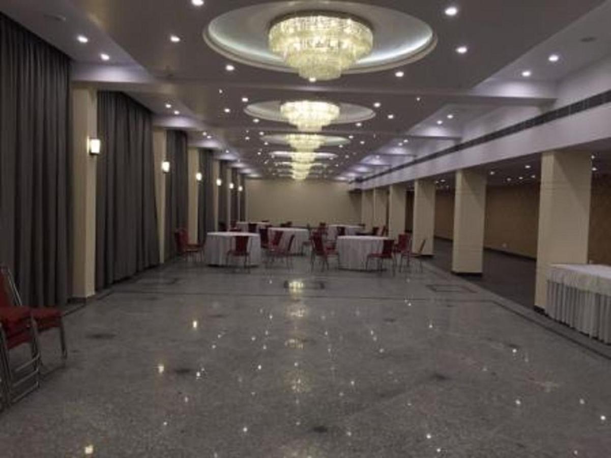 Hotel Krishna Palace, Ayodhya Zewnętrze zdjęcie