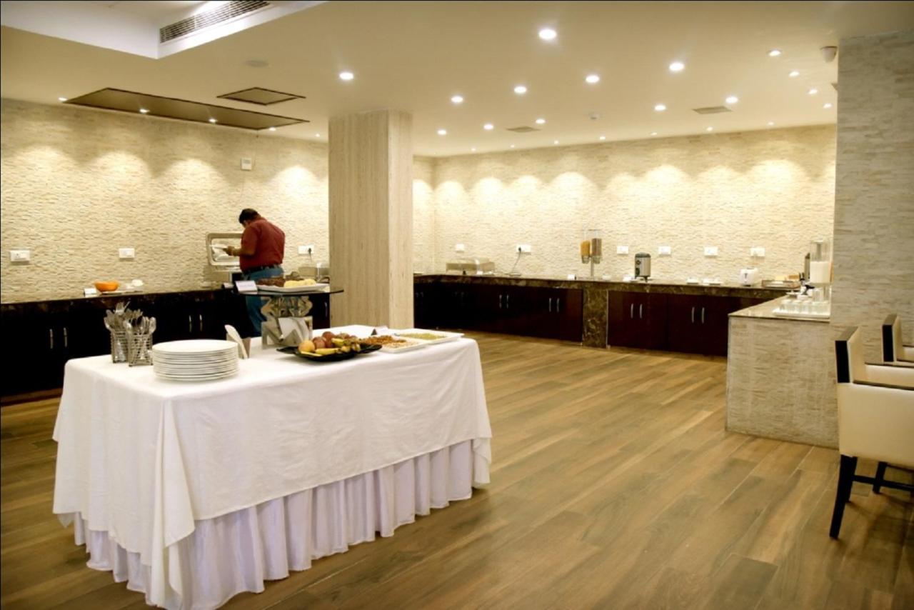 Hotel Krishna Palace, Ayodhya Zewnętrze zdjęcie