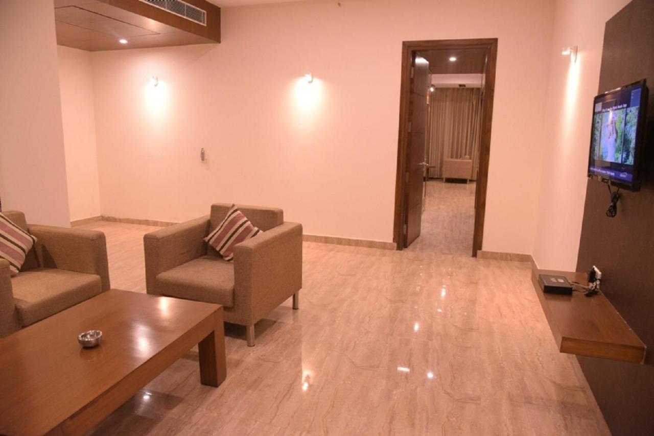 Hotel Krishna Palace, Ayodhya Zewnętrze zdjęcie