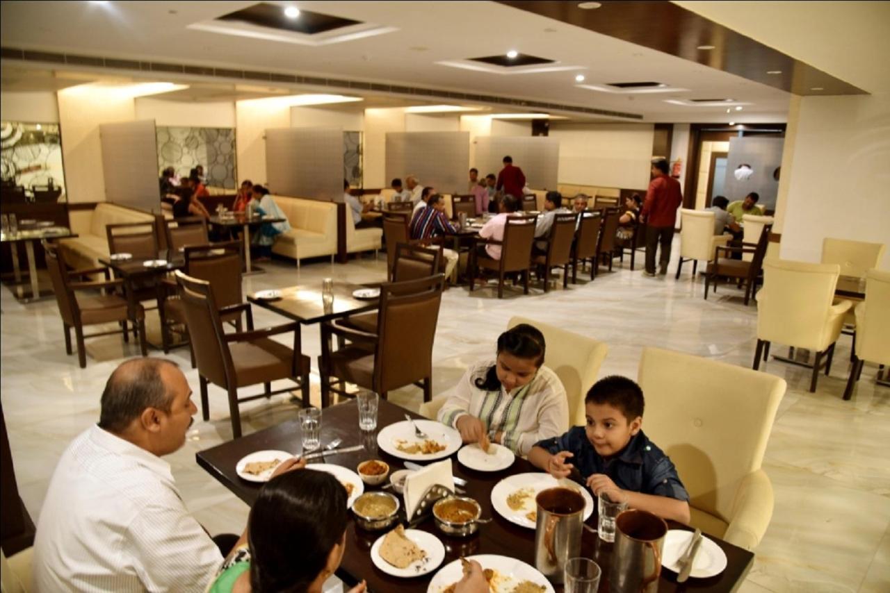Hotel Krishna Palace, Ayodhya Zewnętrze zdjęcie