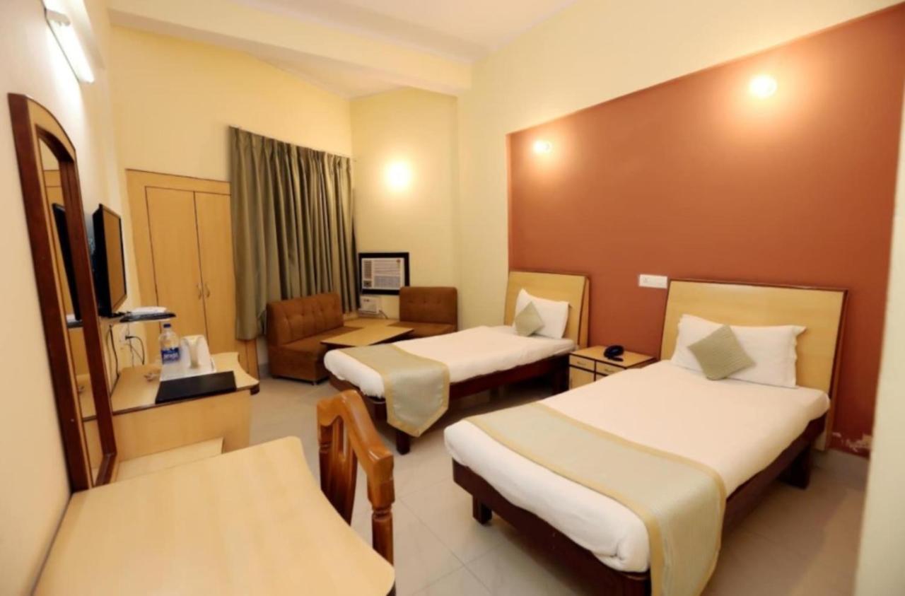 Hotel Krishna Palace, Ayodhya Zewnętrze zdjęcie