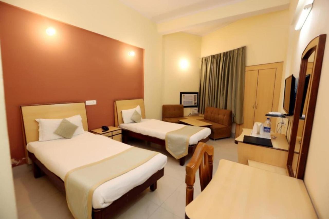 Hotel Krishna Palace, Ayodhya Zewnętrze zdjęcie