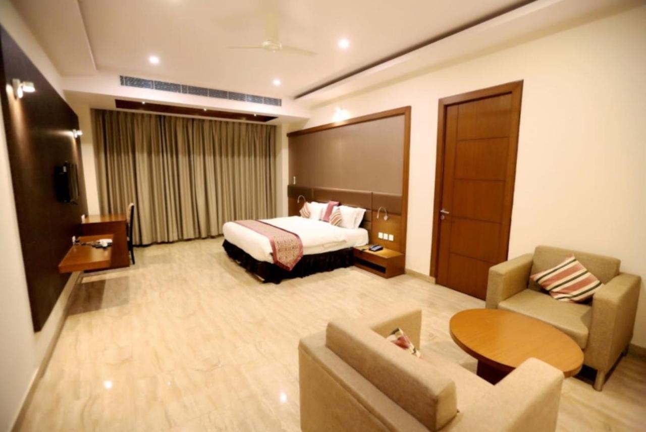 Hotel Krishna Palace, Ayodhya Zewnętrze zdjęcie
