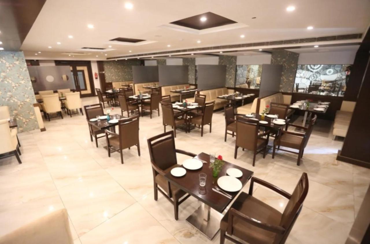 Hotel Krishna Palace, Ayodhya Zewnętrze zdjęcie