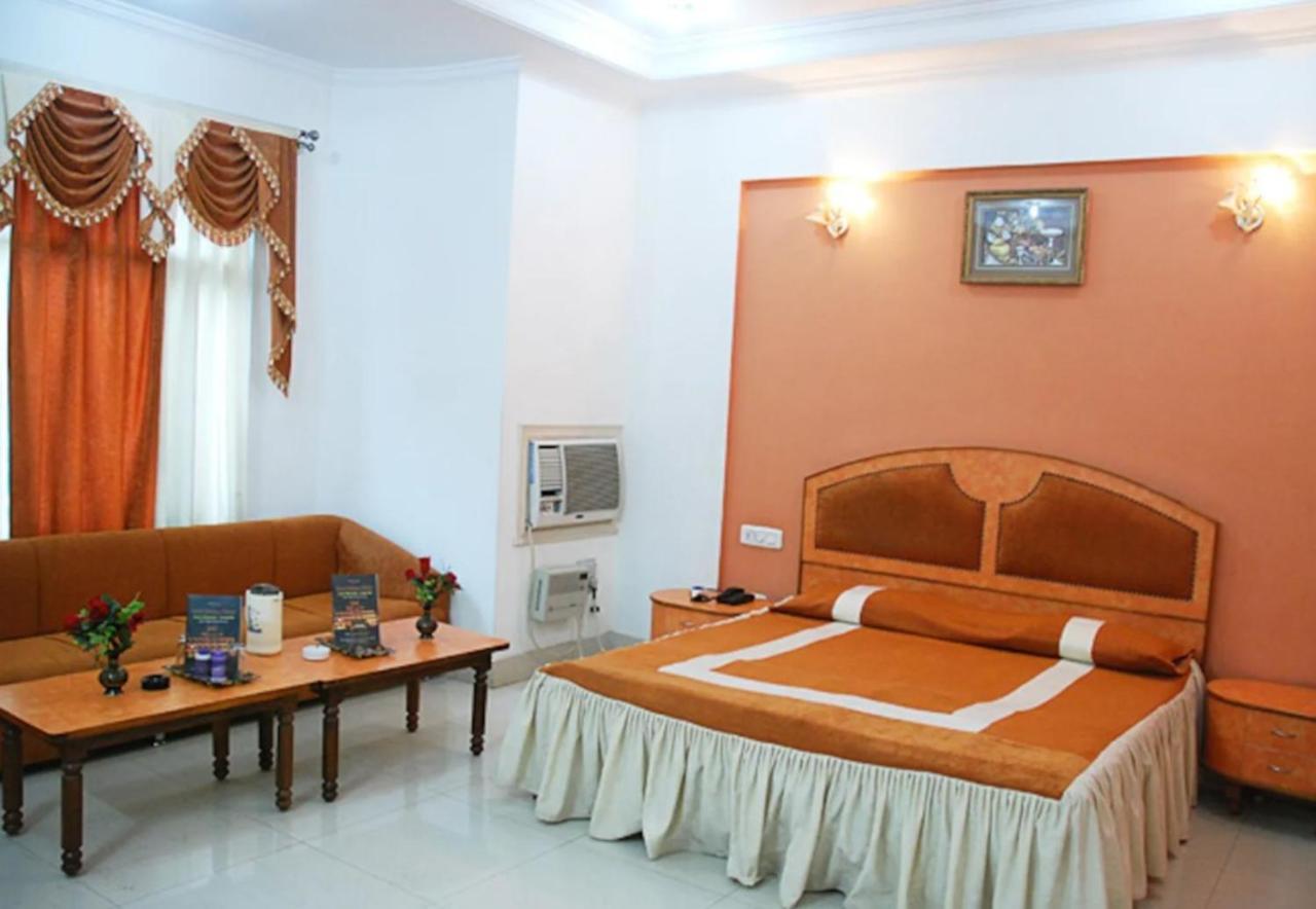Hotel Krishna Palace, Ayodhya Zewnętrze zdjęcie