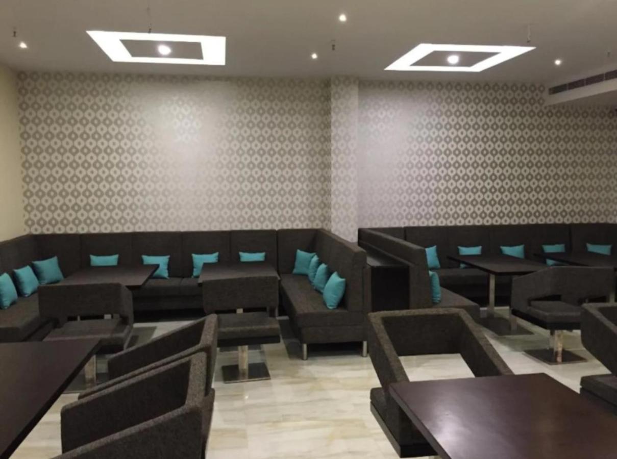 Hotel Krishna Palace, Ayodhya Zewnętrze zdjęcie